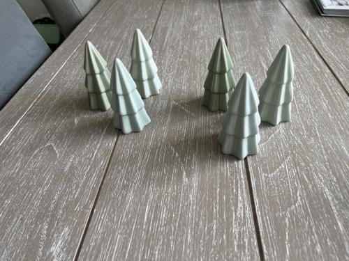 Set van 6 decoratieve dennenboompjes