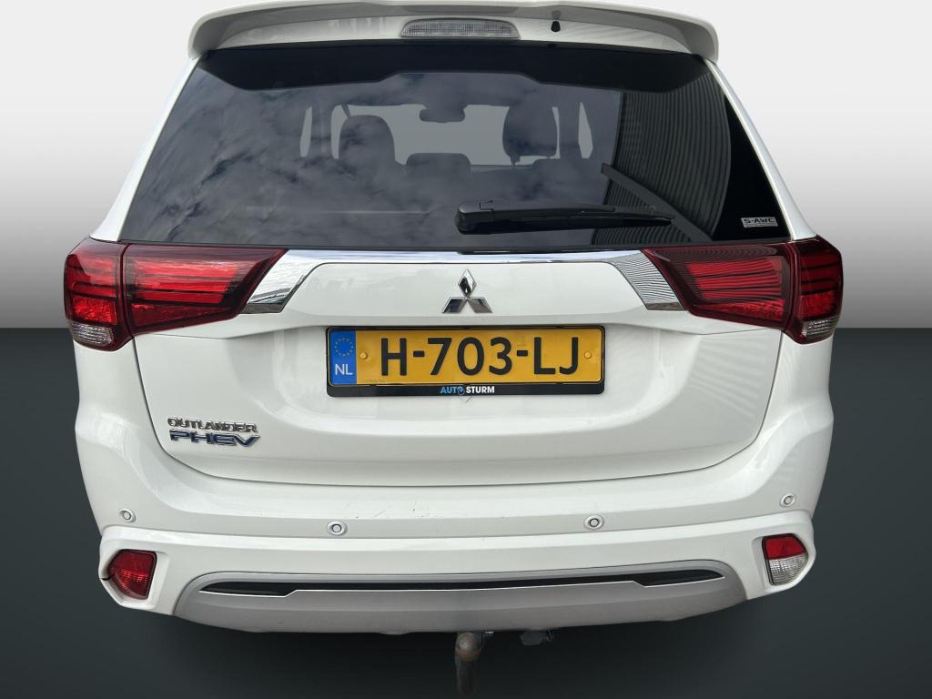 Mitsubishi Outlander 2.4 phev pure+