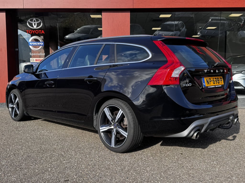Volvo V60 2.0 t3 r-design | trekhaak | on-call | 18" lmv