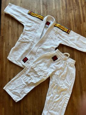 Judopak Geelhoed maat 120