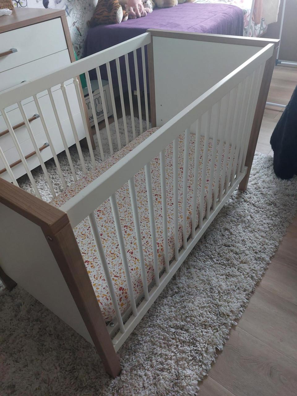 Mooi stevig ledikant