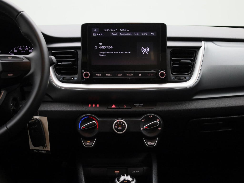 Kia Stonic 1.2 urban edition | lmv | parkeer sensoren | bluetooth | apple c