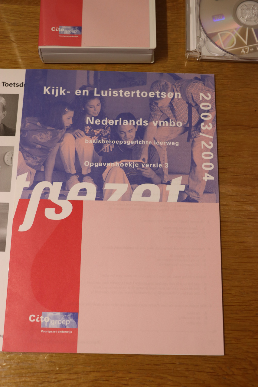 Kijk- en luistertoets Nederland Basisberoepsgerichte leerweg 2003/2004