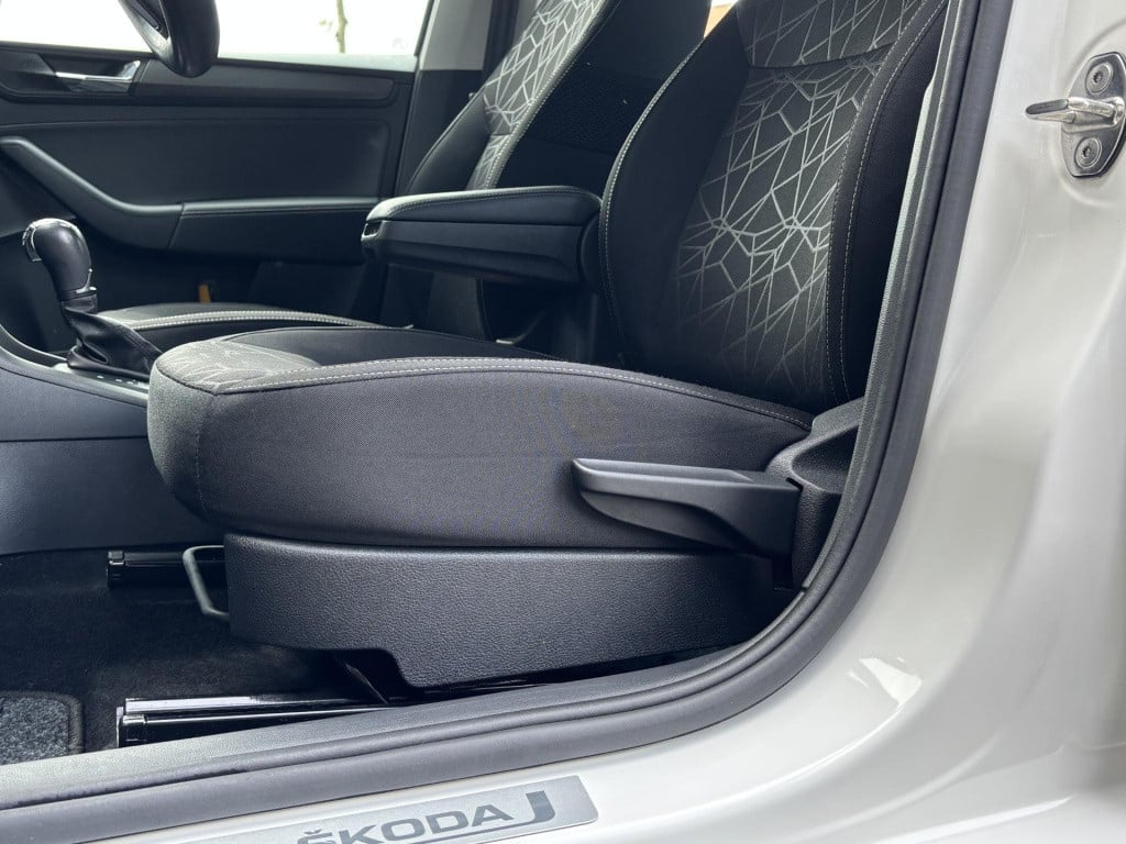 Skoda Rapid spaceback 1.0 tsi greentech clever | trekhaak | navigatie | sto