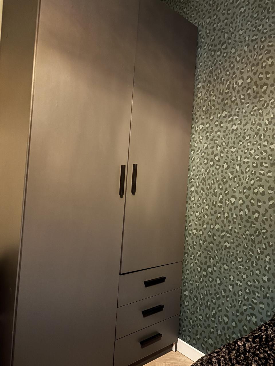 Kledingkast donkergrijs