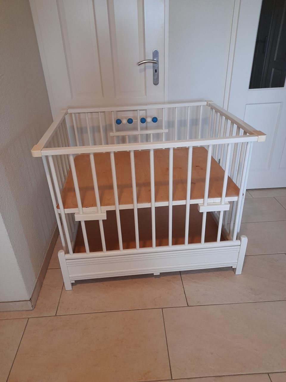Witte inklapbare bopita box (in goede staat ) in hoogte verstelbaar!