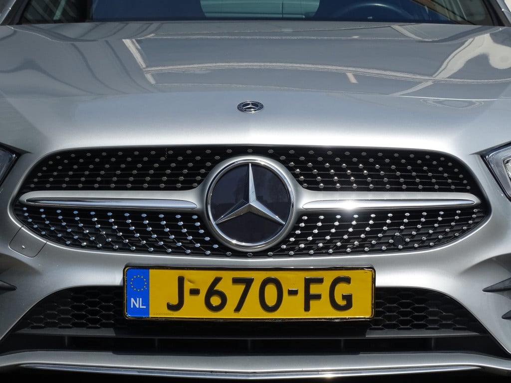 Mercedes-Benz A-Klasse 180 business solution widescreen cockpit