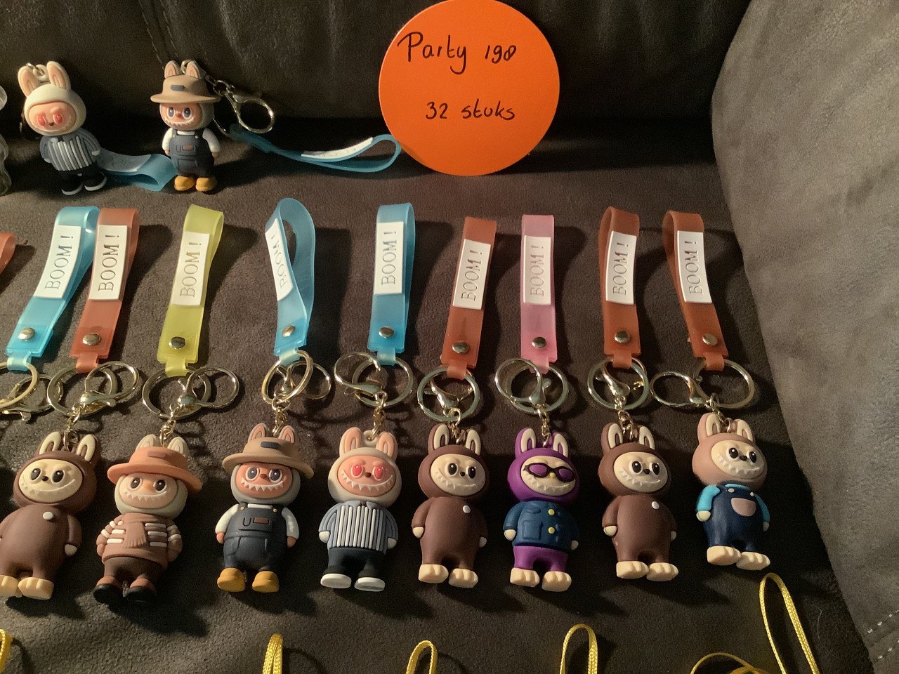 Partij leuke labubu sleutelhangers. ( partij 198)