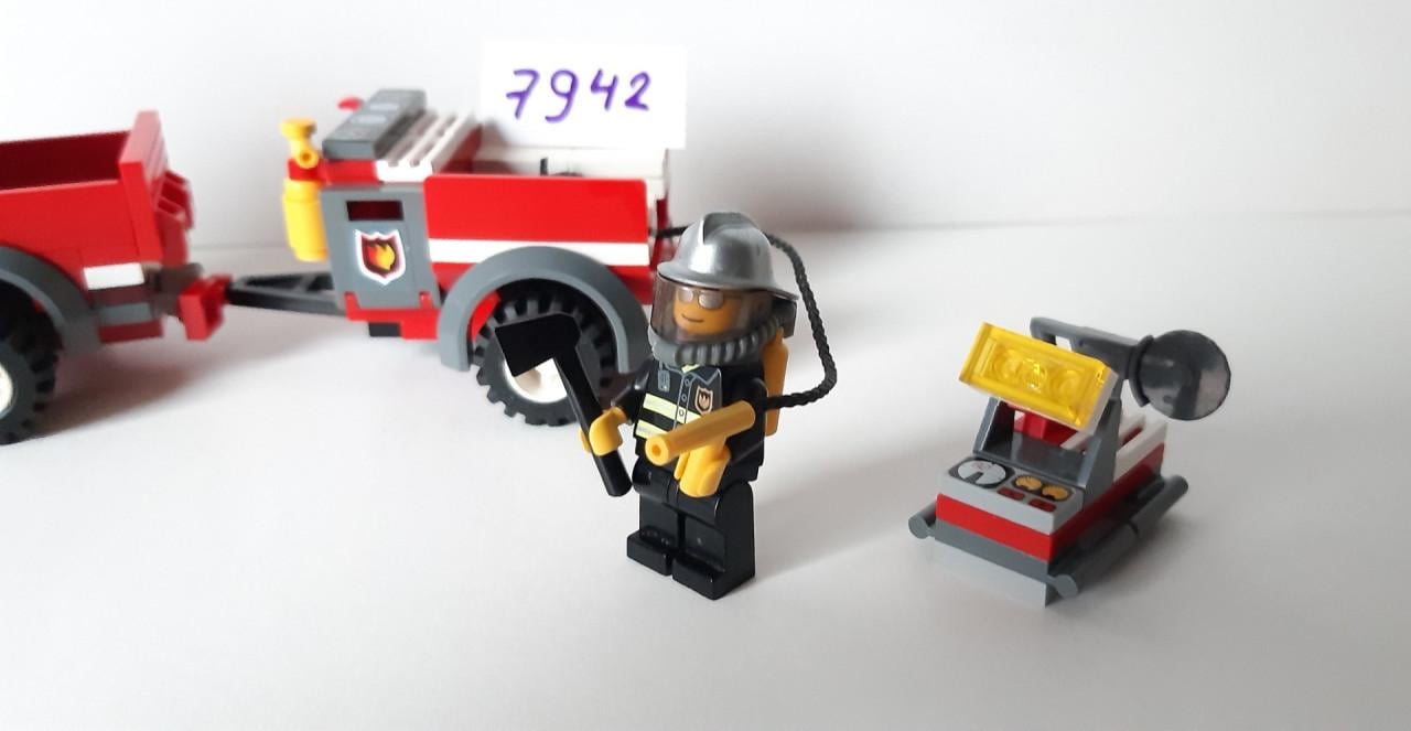 Lego City 7942:  Brandweer Pick-Up Truck