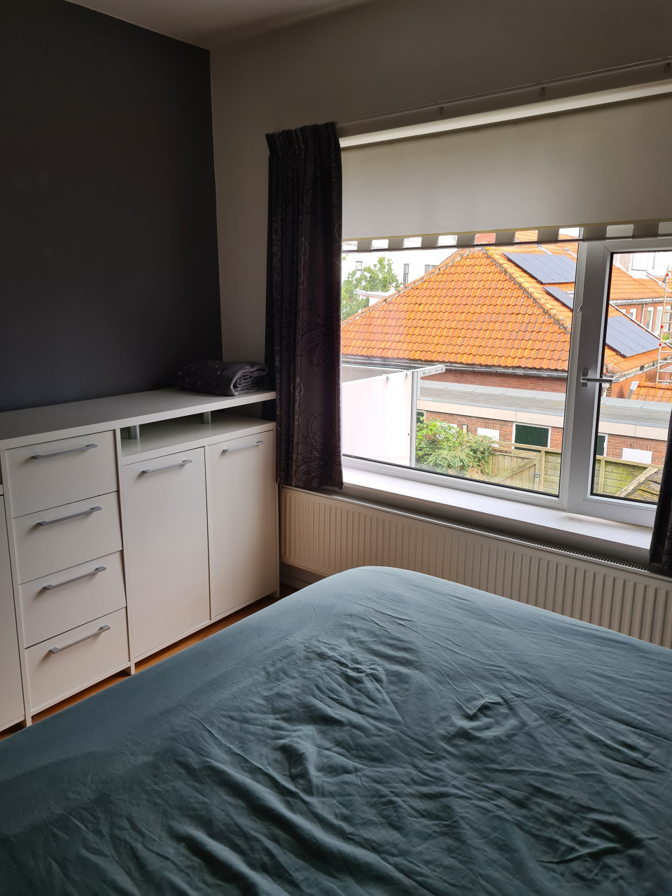 Mooi groot dressoir (bieden) z.s.m. weg