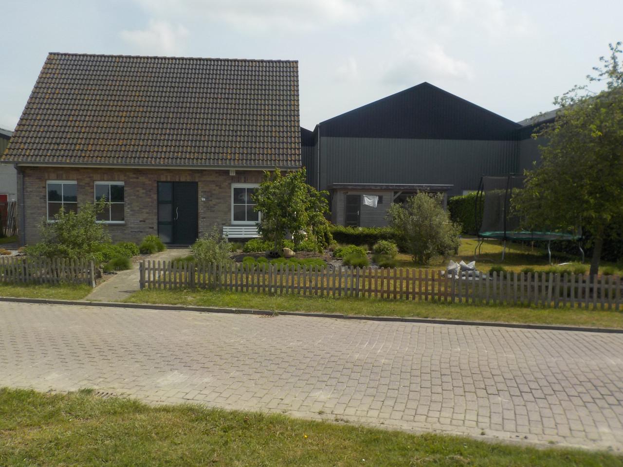 Bedrijfsloods + bedrijfswoning op een mooie zicht locatie in IJzendijke