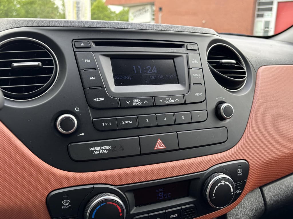 Hyundai I 10 1.0i i-motion comfort | cruise control | radio-cd/mp3 speler |