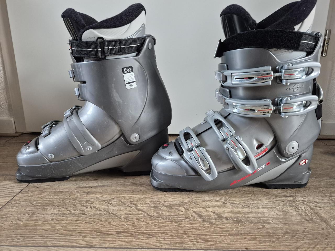 Nordica skischoenen dames maat 40,5/41,5 (260 265)