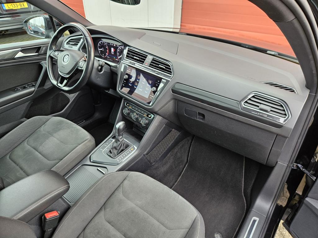 Volkswagen Tiguan 1.5 tsi act highline business r-line | pano | acc