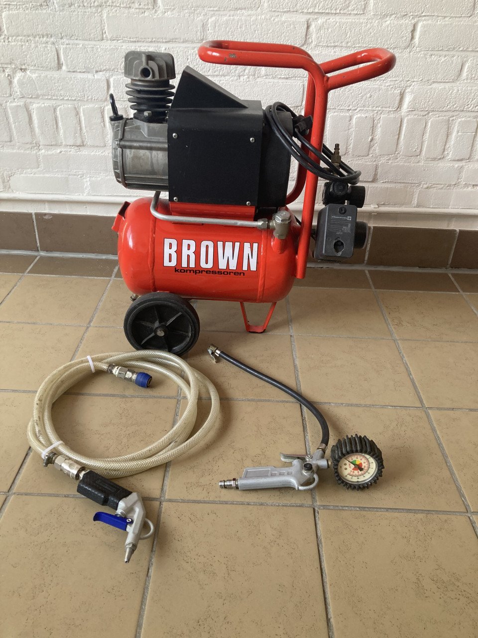 Brown compressor