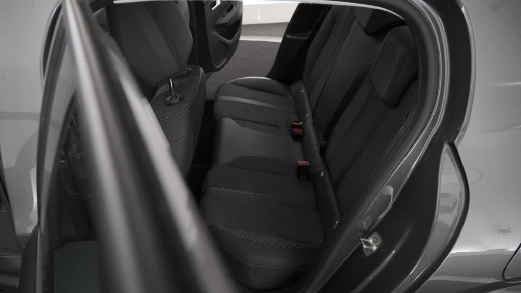 Peugeot 208 puretech 100 eat8 allure | camera | apple carplay | navigatie |