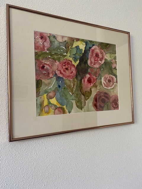 2 bij elkaar passende schilderijen in mooie rose-kleurige lijst