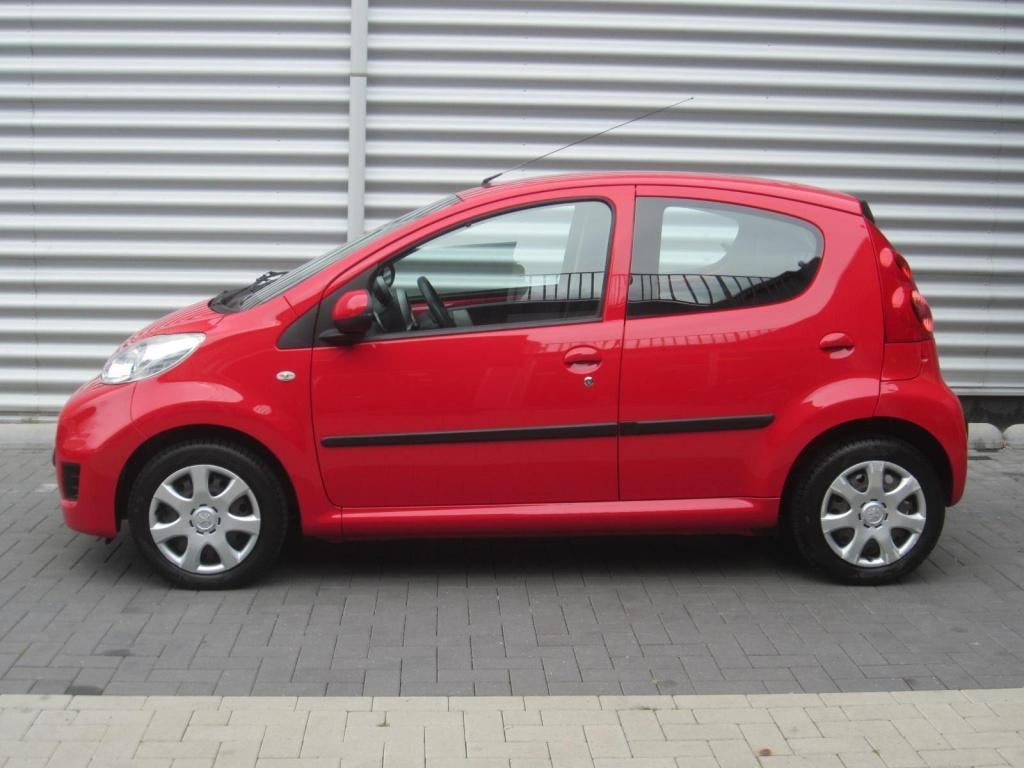Peugeot 107 1.0i 12v sublime 5-drs airco nieuwe apk