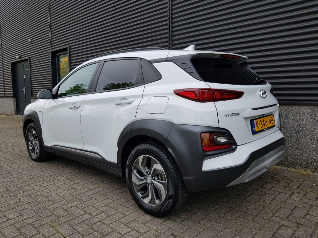 Hyundai Kona hybrid fashion