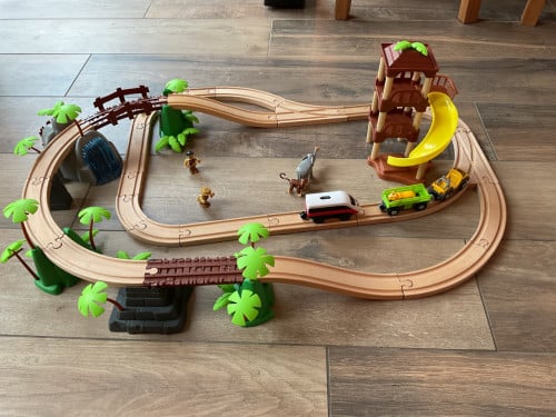 Houten rails trein met toebehoren zie foto