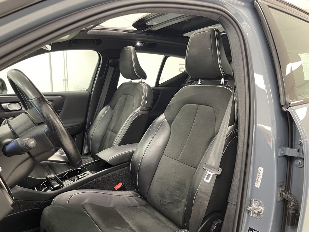 Volvo XC40 1.5 t5 recharge r-design | thunder grey | pano | trekhaak | 262p