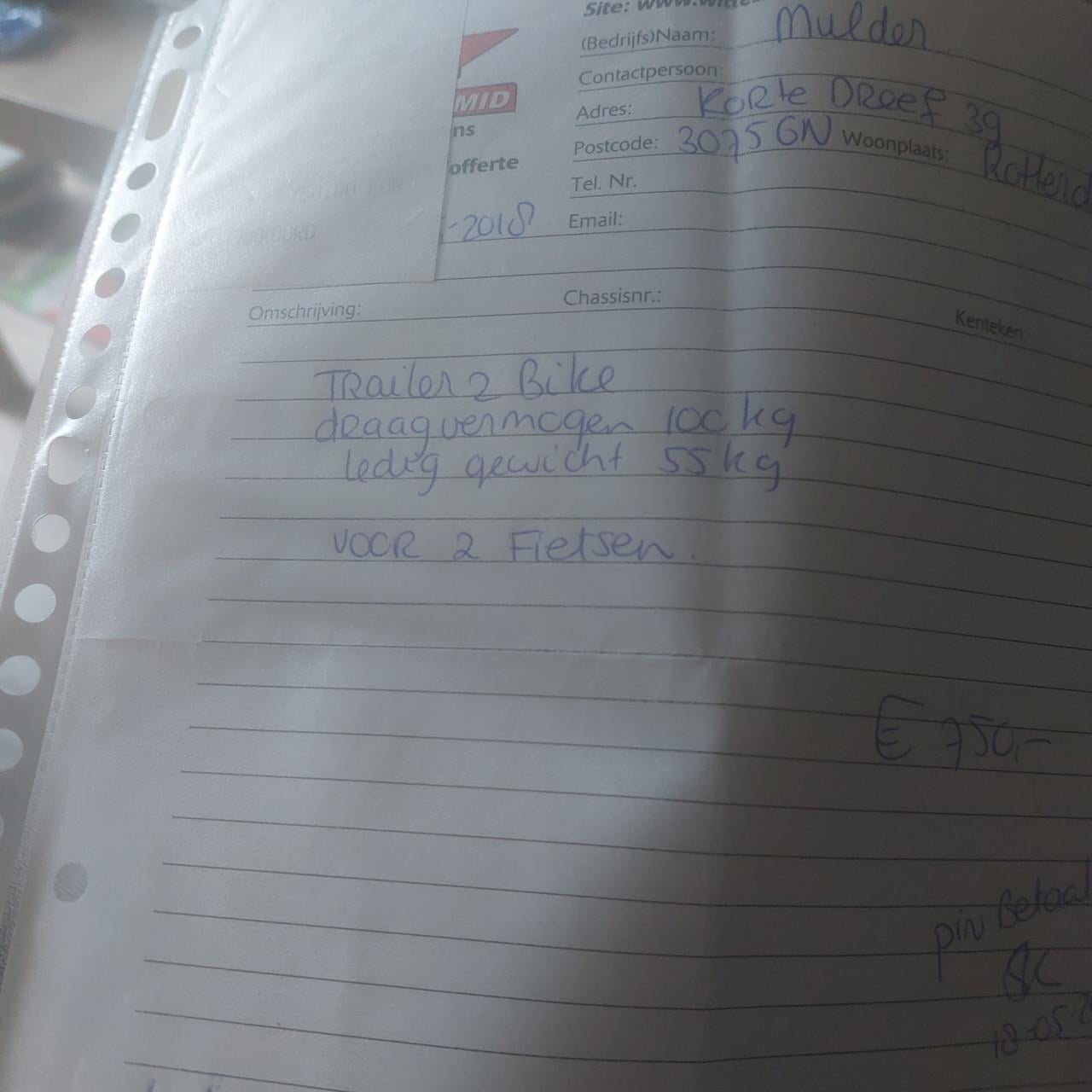 Fiets aan hangwagen voor achter de auto