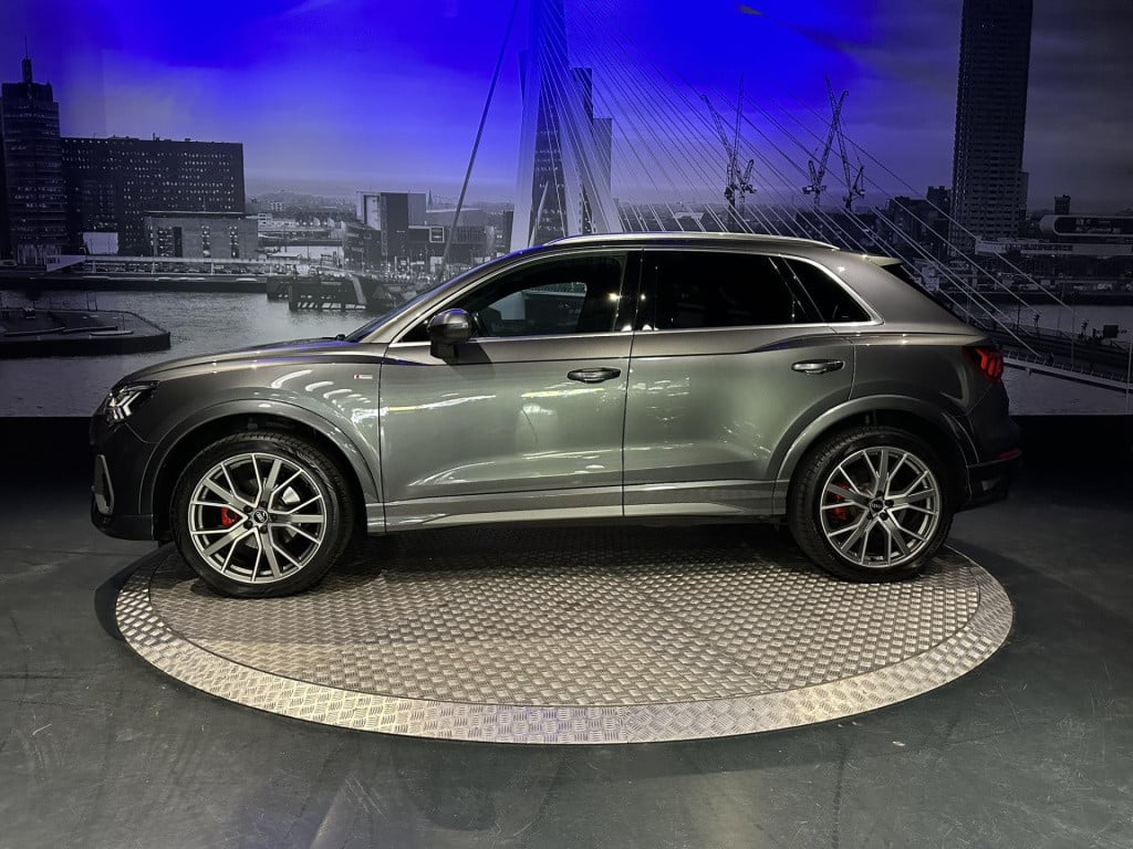 Audi Q3 35 tfsi s edition *pano*camera*trekhaak*