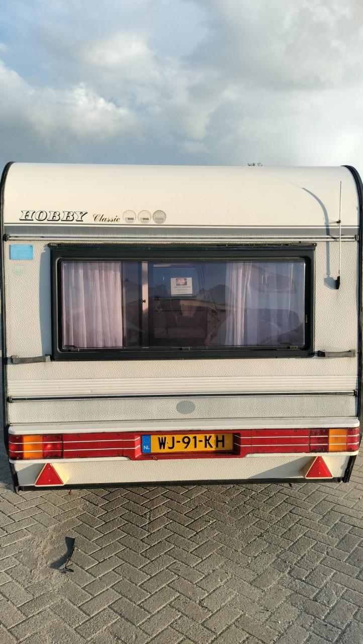 Hobby 460 met voortent en luifel