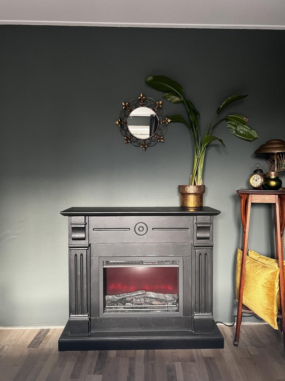 Electrische sfeerhaard met ombouw