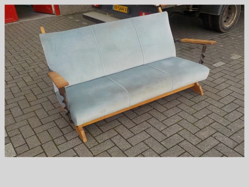 Leuk jaren '70 bankje in zeer goede staat omdat het opnieuw bekleed is
