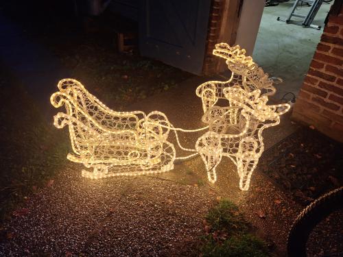 Kerstverlichting, rendieren met slee