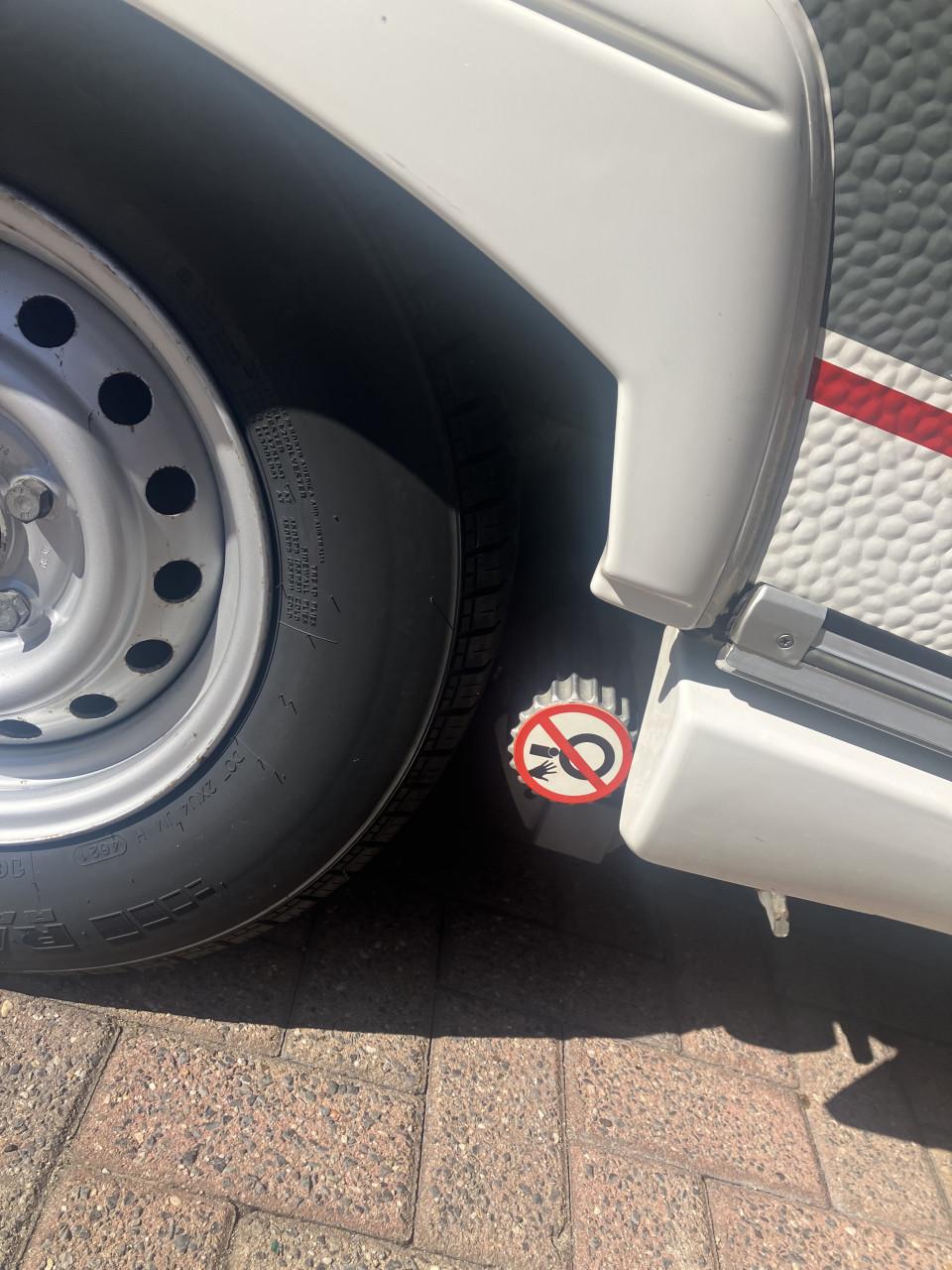 Te koop Beyerland caravan, 390-D sprinter LX (type 403b)