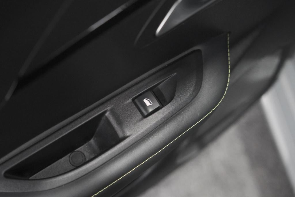 Peugeot 208 puretech 100 gt | camera | navigatie | apple carplay | parkeers