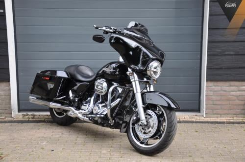 Harley Davidson FLHX Street Glide 103