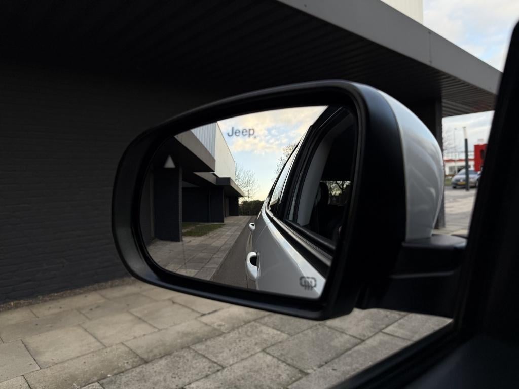 Jeep Compass 1.4 m.air limited // beats audio // trekhaak //