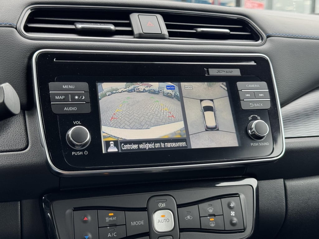 Nissan Leaf n-connecta 40 kwh | navigatie | 360° camera | stuur- + stoelver