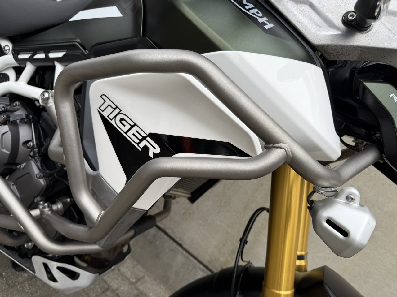 Complete en jonge Triumph Tiger 900 Rally Pro slechts 4800km