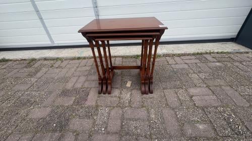 Setje bijzettafels