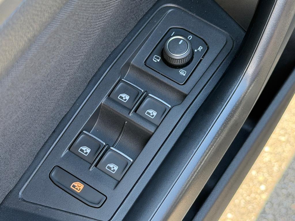 Volkswagen T-roc 1.5 tsi 150pk dsg style | camera | trekhaak | navi | carpl