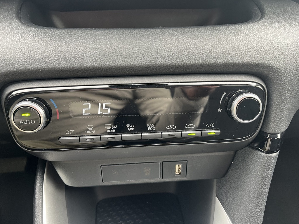 Toyota Yaris | net binnen | 1.5 hyb. dynamic | camera | apple carplay |