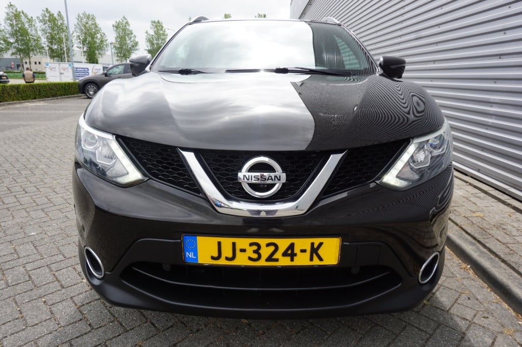 Nissan Qashqai 1.2 tekna climate / navi / camera / pano. / cruise / trekhaa