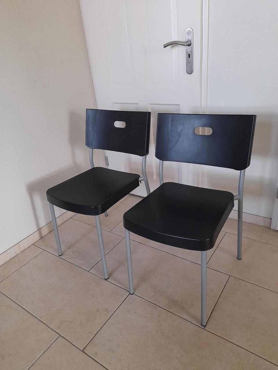 2 Stoelen (in goede nette staat )