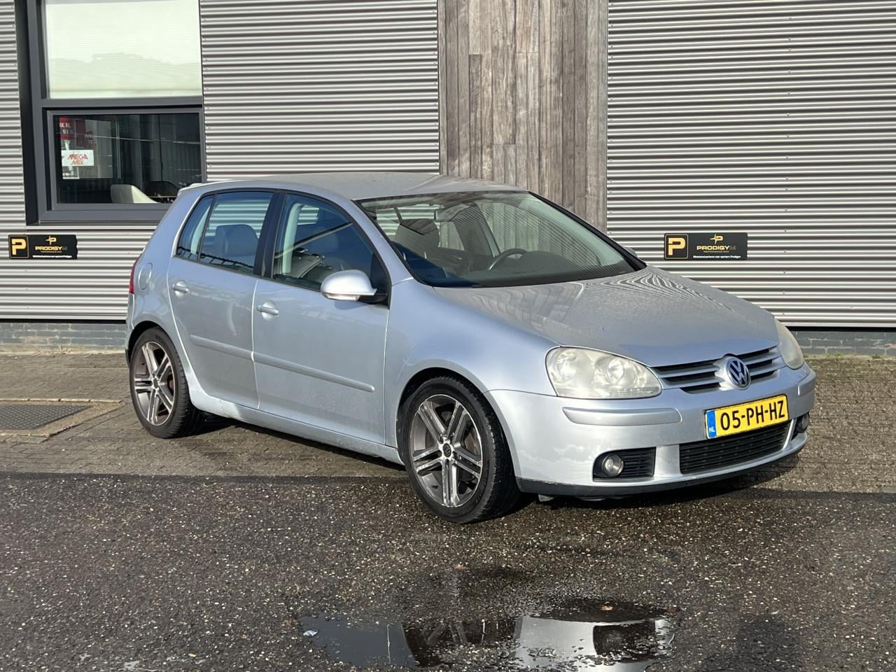 Volkswagen Golf 1.6 16V FSI 85KW 5D 2004 Grijs