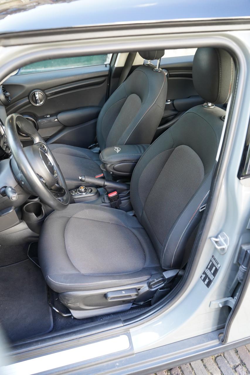 Zeer nette Mini 5-deurs Business I PANO I 2E EIG I 2019