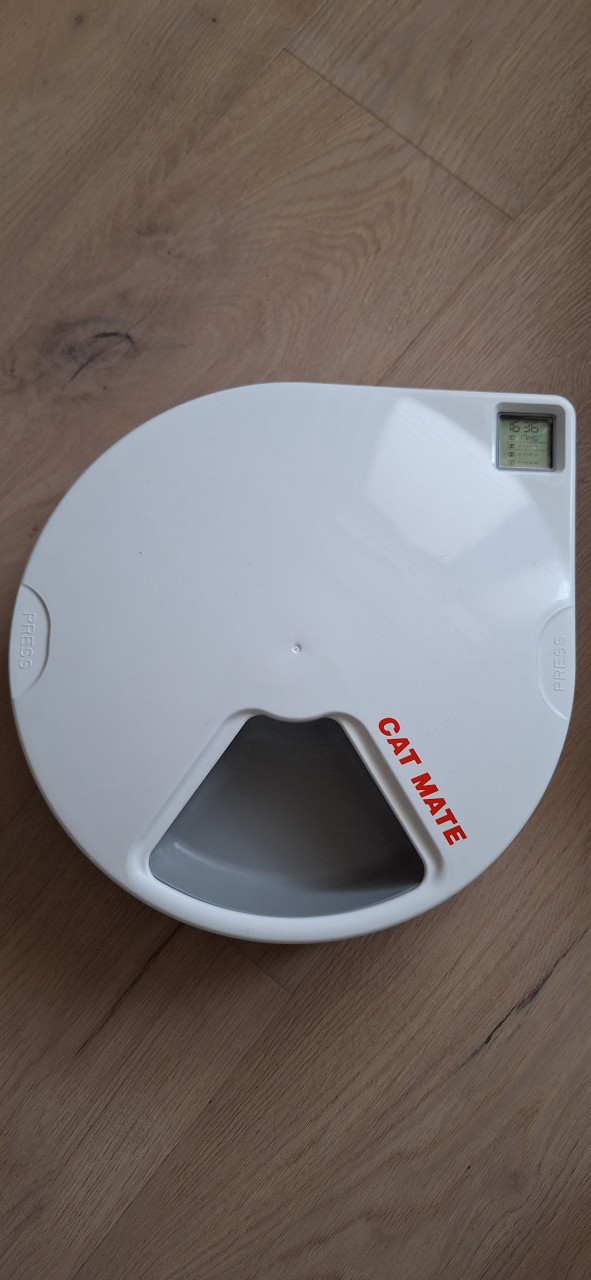 Catmate C500 voedermachine met dig. timer
