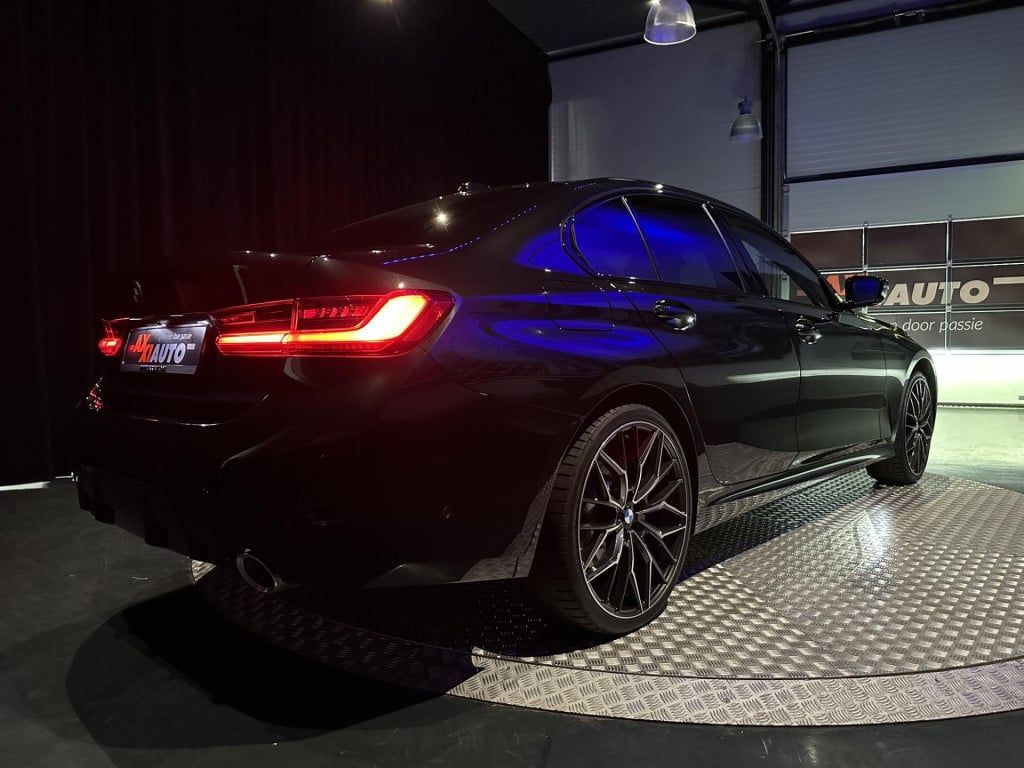 BMW 3-serie 330e m-sport *schuifdak*acc*harmankardon*