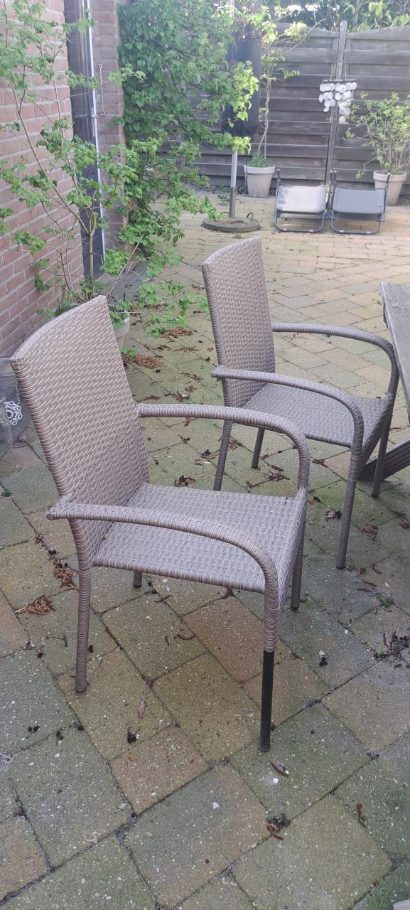 Gratis tuintafel,2 stoelen en 1 ligbed