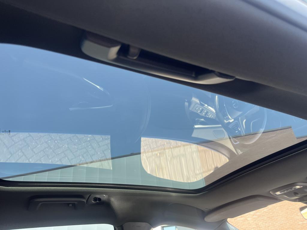 Volvo V40 1.5 t3 polar+ r-design sport pano navi trekhaak automaat
