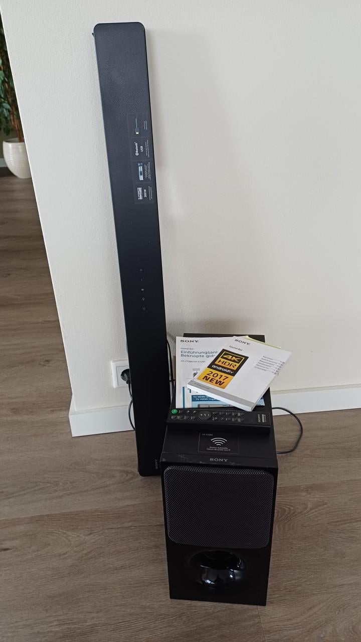 Soundbar met subwoofer.