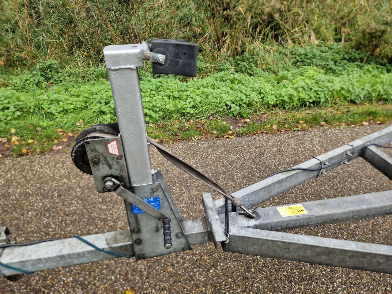 PEGA kantel trailer 750 kg in goede staat en zeer compleet
